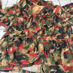 Ensemble de Sniper Suisse Alpenflage . Veste - Pantalon - Sac dorsal . Taille L . &Eacute;tat neuf .