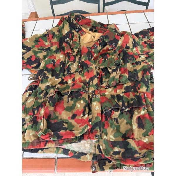 Ensemble de Sniper Suisse Alpenflage . Veste - Pantalon - Sac dorsal . Taille L . �tat neuf .