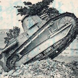 Carte Postale Ancienne - Char d'assaut franchit des ruines -N&deg;8362
