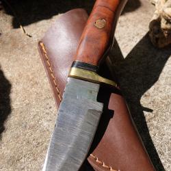 Skinner Couteau Damas Lame 256 Couches Lame Drop Point Manche Bois Fabr Artisanale Etui Cuir
