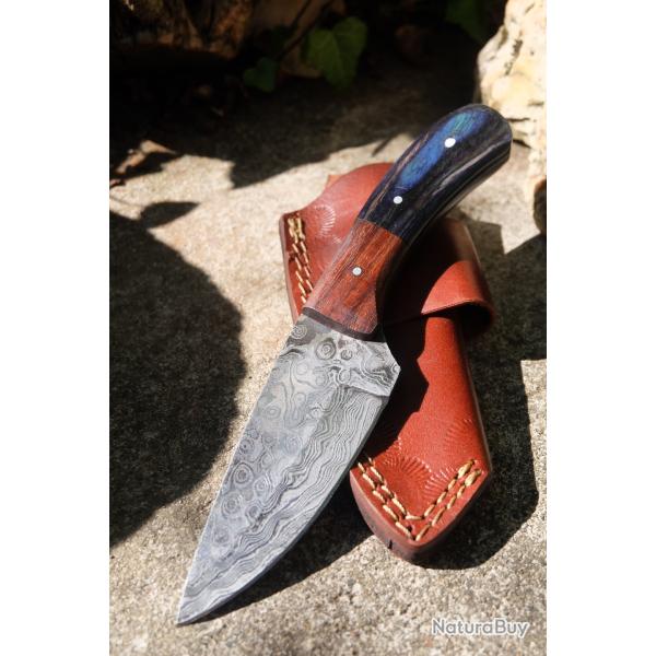Couteau Skinner Lame Acier Damas 256 Couches Manche 2 Bois Etui Cuir Port Horizontal Fab ArtisanaleA