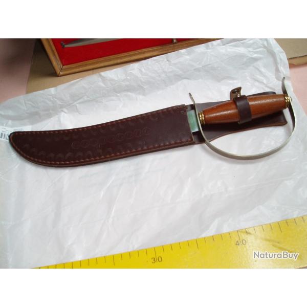 SABRE A CHAMPAGNE AVEC ETUI.Marquage "SABRE A CHAMPAGNE edition speciale"  ANNEE  2000 "