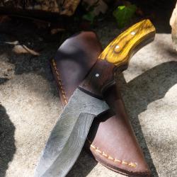 Couteau Skinner Lame Drop Point Acier Damas 256 Couches Manche 2 Bois Etui Cuir Fab Artisanale