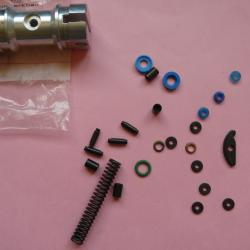 LOT DE PIECES ET JOINTS  AVEC PISTON FEINWERKBAU 600