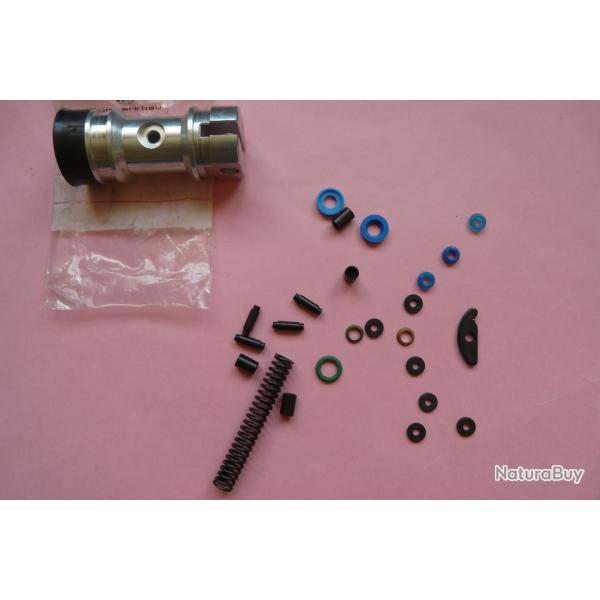 LOT DE PIECES ET JOINTS  AVEC PISTON FEINWERKBAU 600