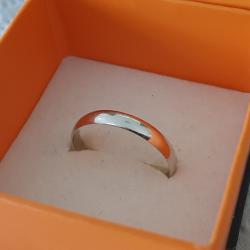 Anneau en or blanc 18 carats