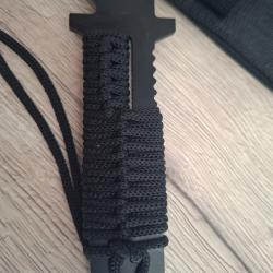 Couteau de combat