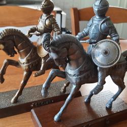 Sculpture bronze et &eacute;teint, chevalier m&eacute;di&eacute;val du XIem si&egrave;cle des ann&eacute;es 60/70