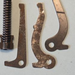 deux rare leviers &egrave;querres pour pistolet Le Francais 6,35 mod&egrave;le inconnu.