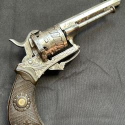 Revolver &agrave; broche 7mm - Grav&eacute; Luxe