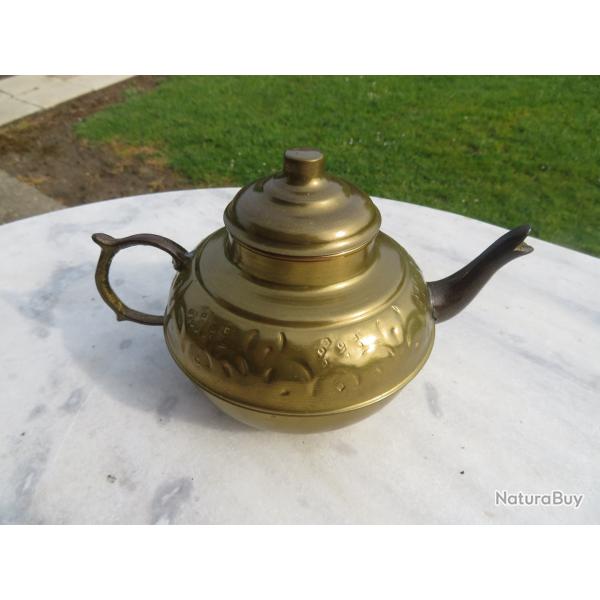Ancienne Th�i�re/Bouilloire vintage en cuivre jaune (XX�)