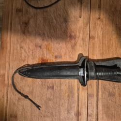 Dague poignard de combat type commando b&eacute;ret rouge