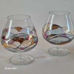 Lot de 2 verres &agrave; cognac Cristal de Paris neufs, avec d&eacute;cor p&acirc;te de verre