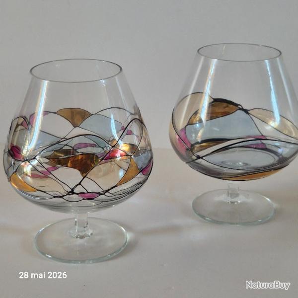 Lot de 2 verres � cognac Cristal de Paris neufs, avec d�cor p�te de verre