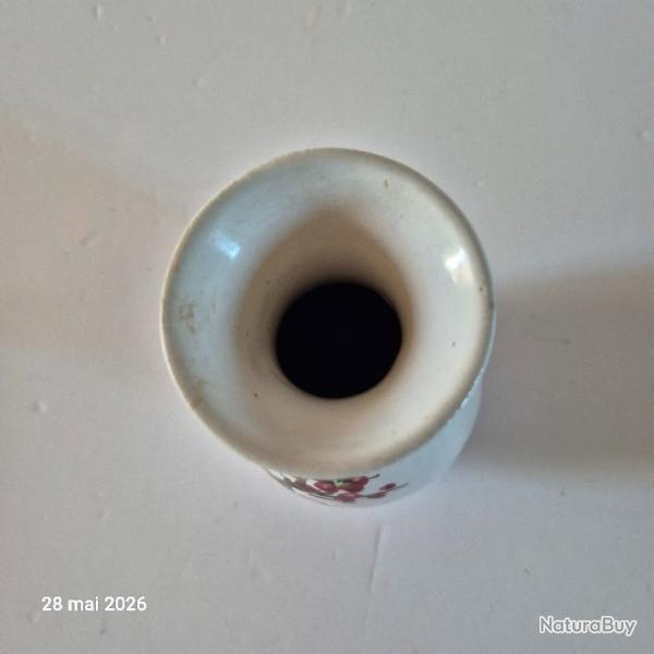 Vase japonnais en c�ramique peint � la main, fleurs de cerisiers,