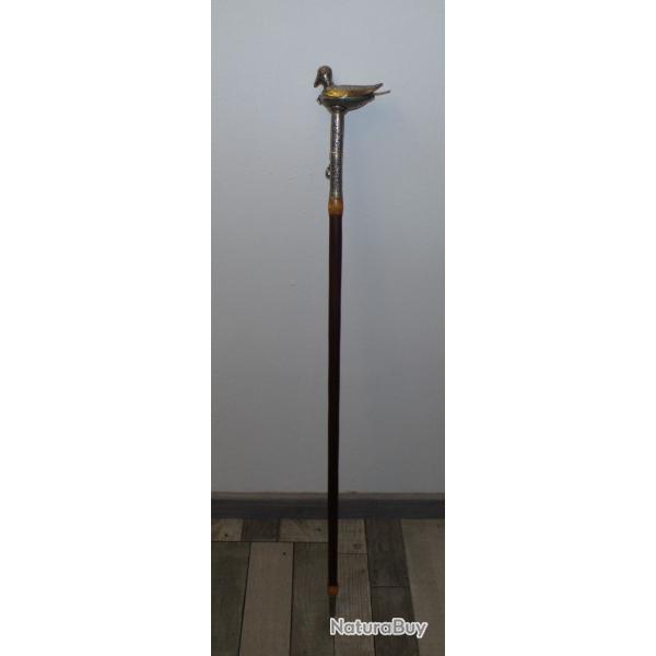 ancienne canne �p�e  a syst�me avec canard reservoir bel objet � identifier