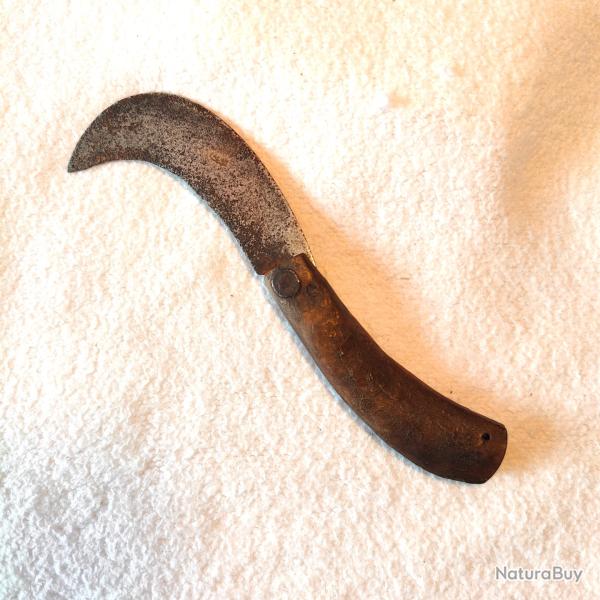 Serpette ancienne pliante marqu�e PALMA, corne b�lier, 2 clous