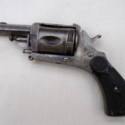 REVOLVER BULL-DOG 8,92