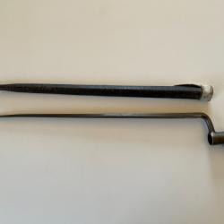 Ba&iuml;onnette &agrave; douille avec fourreau
