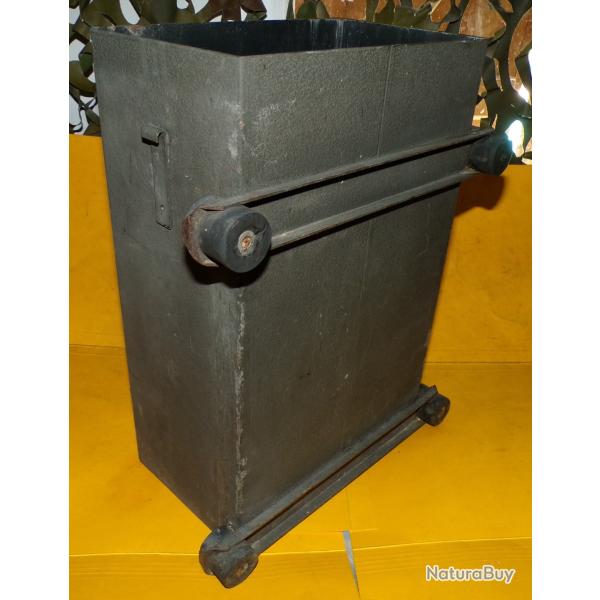 RADIO : SUPPORT POUR RADIO MILITAIRE POUR VEHICULE TYPE JEEP , GMC , DODGE ETC.. , DIMENSION VOIR PH