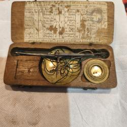 Balance tr&eacute;bucher de poche pour bijoutier