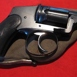 superbe  revolver "Galand" Velodog 6 mm avec son etui