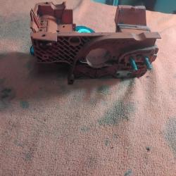 Bas moteur r&eacute;servoir tron&ccedil;onneuse husqvarna 137