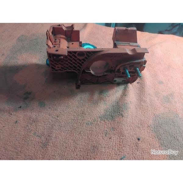 Bas moteur r�servoir tron�onneuse husqvarna 137