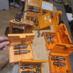 Presse lyman avec outils