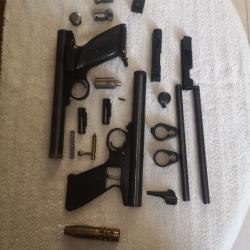 deux pistolets CROSMAN 2240 en pi&egrave;ce d&eacute;tach&eacute;es