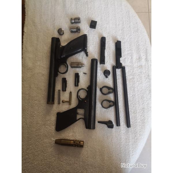 deux pistolets CROSMAN 2240 en pi�ce d�tach�es