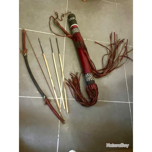 d'archer africain, comprenant un arc miniature, des fl�ches � pointes barbe