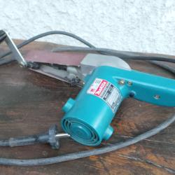 Ponceuse &agrave; bande Makita
