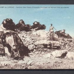 Carte Postale - 8 CAMP du LARZAC Section des Chars d'Assauts &eacute;voluant en terrain tr&egrave;-N&deg;8371