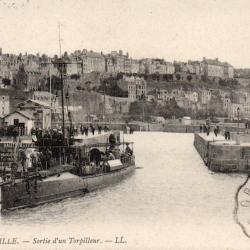 Carte Postale Ancienne Granville - Sortie d'un Torpilleur -N&deg;8374