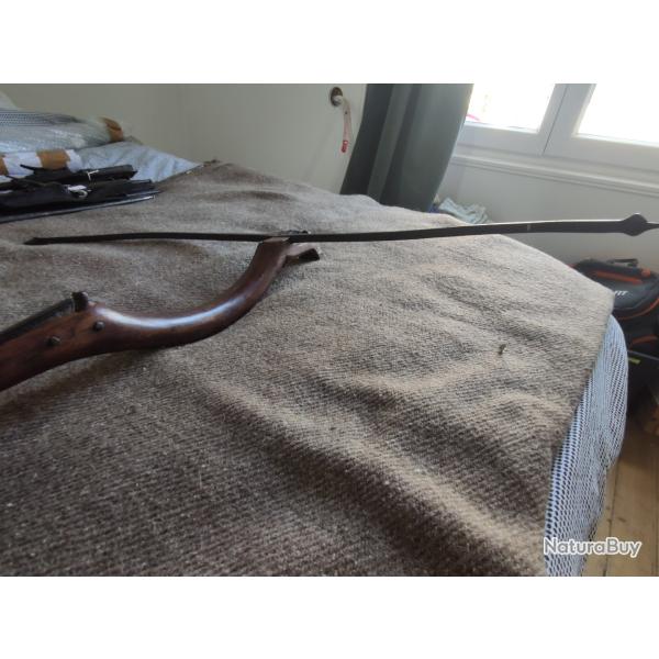 Arbal�te de chasse en bois incompl�te du xix si�cle.