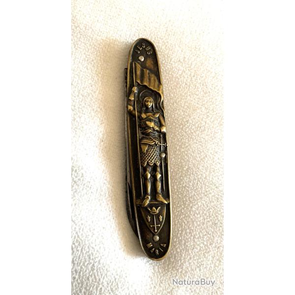 Petit couteau pliant ancien en laiton repr�sentant Jeanne d'Arc ( Rare)