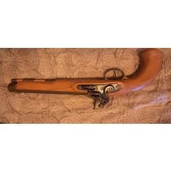 Lot de revolver et pistolet &agrave; poudre noire