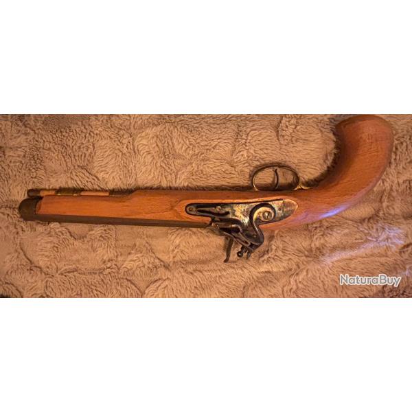 Lot de revolver et pistolet � poudre noire