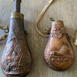 Lot de deux poires a Poudre cuivre