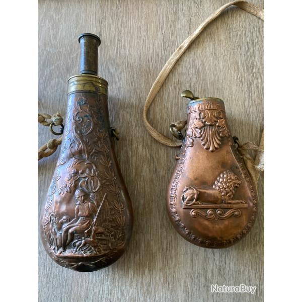 Lot de deux poires a Poudre cuivre