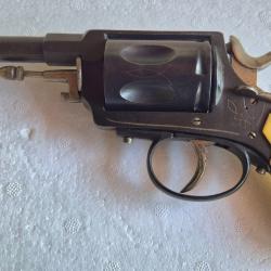 Revolver 32 SW PN. Categorie D. Environ 1874  petit fabricant Belge/Suisse.  Bel etat. Aptes aux tir