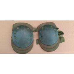 genouill&egrave;res od green de marque Mil-tec