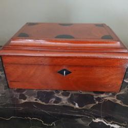 ancien coffret bois laqu&eacute; / marqueterie pour armes anciennes