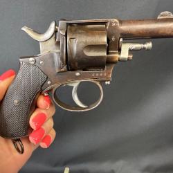 TR&Egrave;S JOLI BULLDOG calibre 380 num&eacute;ro de s&eacute;rie 3251