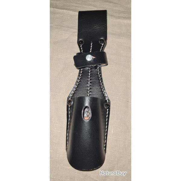 Porte ba�onnette en cuir  98K dat� 1942 ( 1 )