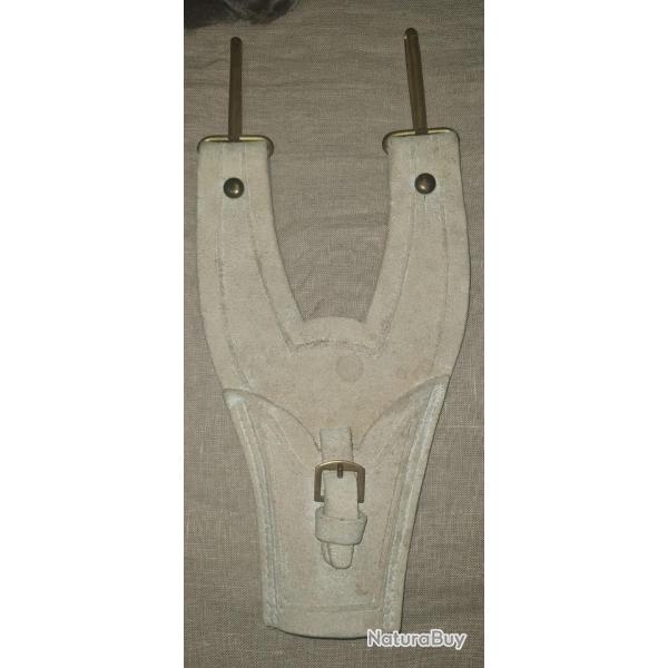 Porte ba�onnette en buffle blanc pour Mousqueton,  lebel ou autre ( 1 )