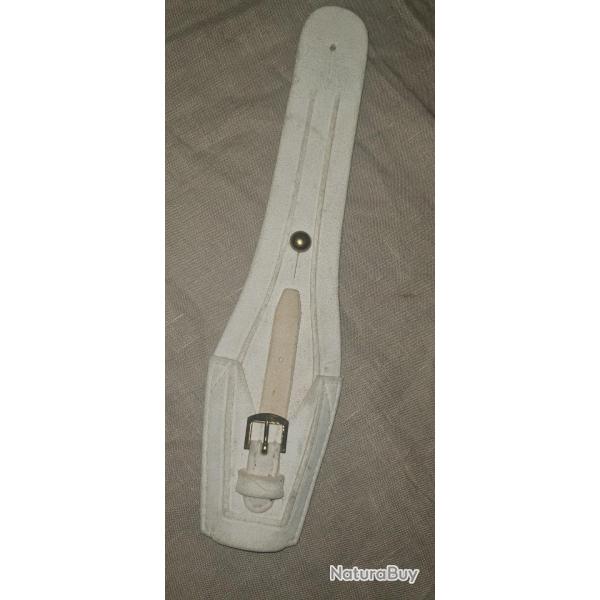 Porte ba�onnette en buffle blanc pour Mousqueton,  lebel ou autre ( 2 )