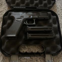 Airsoft Glock 17 GEN 5 GBB Umarex avec 2 chargeurs et une malette GLOCK