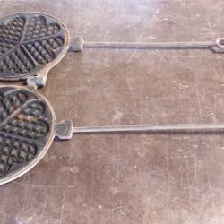 Gaufrier forme de coeur en fonte